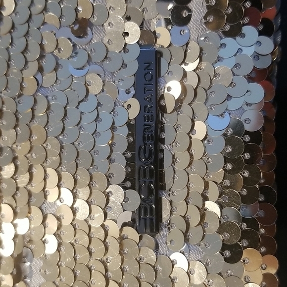 💕BCBGERATION💕 Sequin Wristlet Clutch ~ Gold - Picture 3 of 6